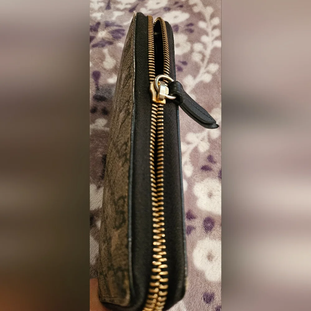 Gucci GG Supreme Bees Zip Around Wallet - Picture 8 of 11